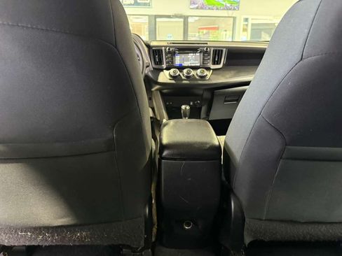 Used 2017 Toyota RAV4 LE FWD image 19
