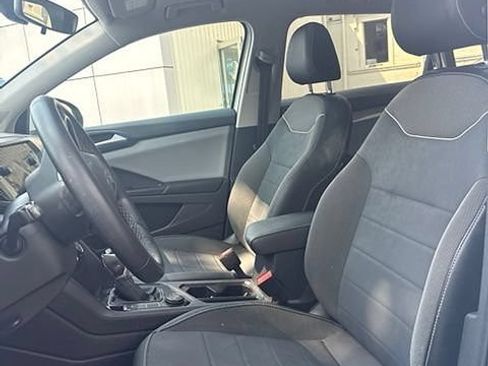Used 2023 Volkswagen Taos SE w/ Panoramic Sunroof Package AWD/4WD image 9