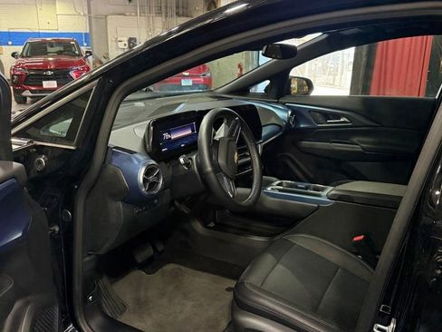 Used 2024 Chevrolet Equinox EV LT FWD image 9