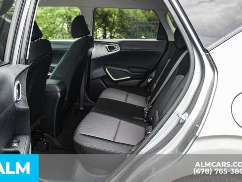 Used 2025 Kia Soul LX w/ LX Technology Package FWD image 17