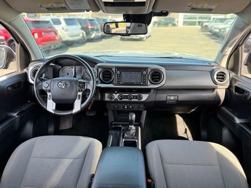 Used 2018 Toyota Tacoma SR5 image 2