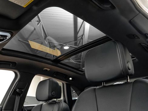 Used 2024 Porsche Macan AWD/4WD image 5