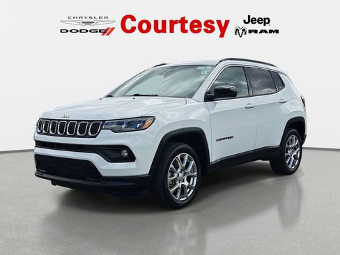 Certified 2023 Jeep Compass Latitude AWD/4WD image 9