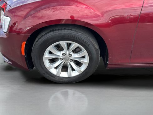 Used 2016 Chrysler 300 Limited RWD image 36