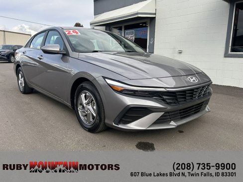 Used 2024 Hyundai Elantra SE image 1