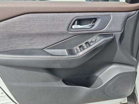 Used 2023 Nissan Rogue SV AWD/4WD image 9