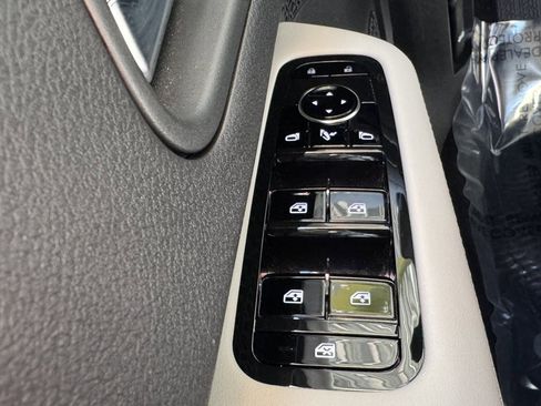 Used 2024 Nissan Ariya AWD image 30