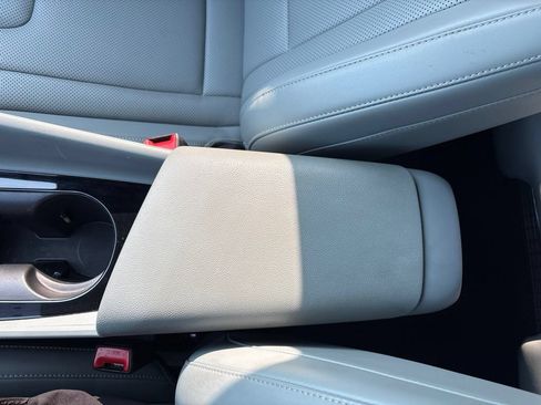 Certified 2025 Hyundai Elantra Limited FWD image 17