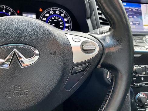 Used 2016 INFINITI QX70 w/ Premium Package image 25