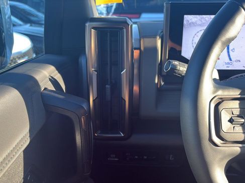 Used 2025 GMC Hummer EV 3X w/ LPO, Sport Package image 33