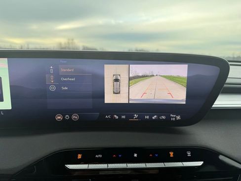 Used 2025 Buick Enclave Preferred image 42