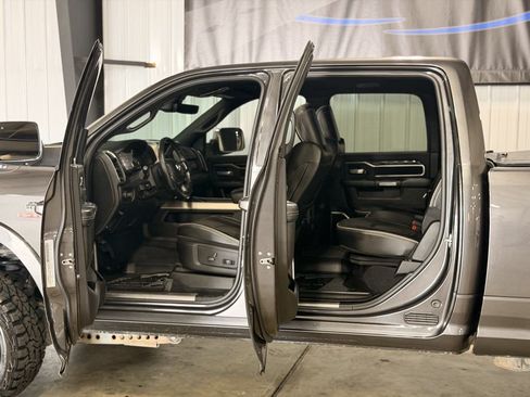 Used 2019 RAM 2500 Laramie AWD/4WD image 4