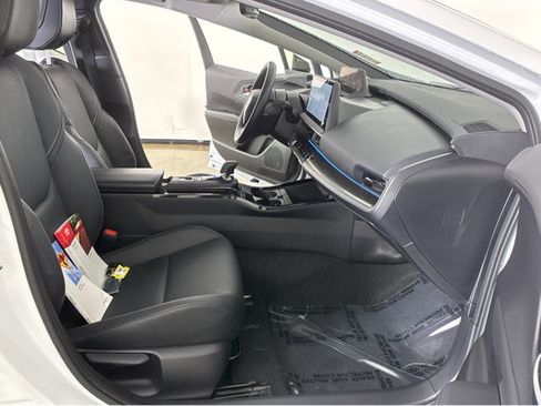 Used 2025 Toyota Prius AWD image 35
