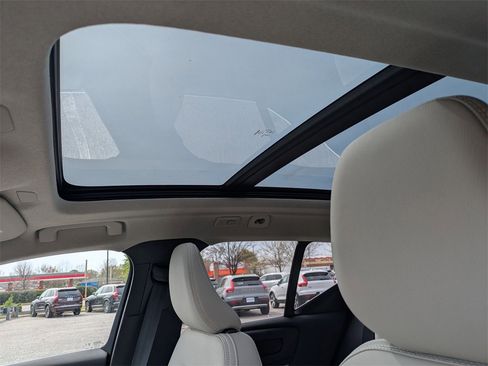 New 2025 Volvo XC40 B5 Plus w/ Climate Package image 20