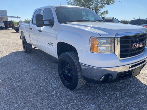 Used 2008 GMC Sierra 2500 SLE w/ Z71 Off-Road Package image 3