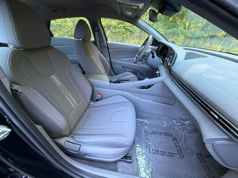 Certified 2023 Hyundai Elantra SEL FWD image 9