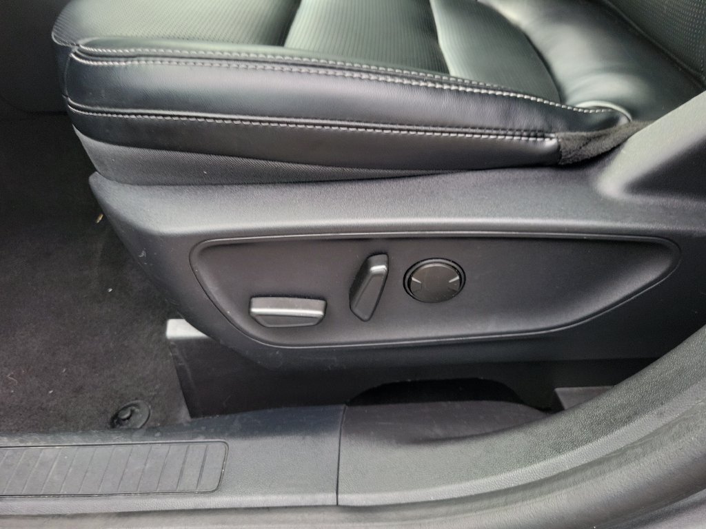 Certified 2025 Ford Escape Platinum AWD/4WD image 12