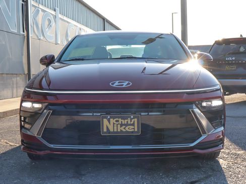 Used 2024 Hyundai Sonata SEL FWD image 2