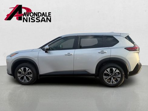 Used 2021 Nissan Rogue SV FWD image 2