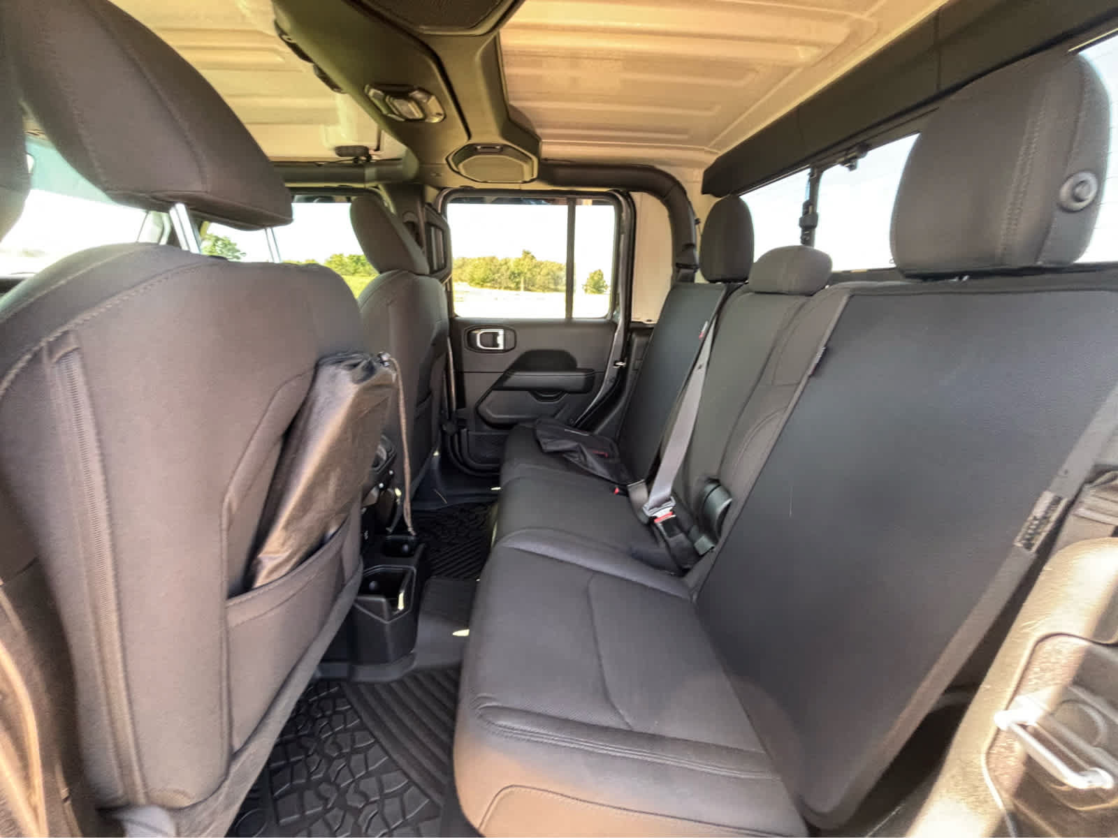 Used 2023 Jeep Gladiator Overland AWD/4WD image 14