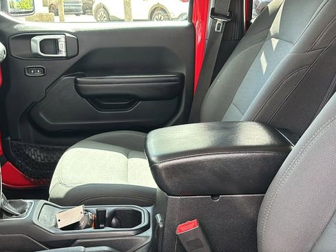 Used 2018 Jeep Wrangler Unlimited Sport S AWD/4WD image 23