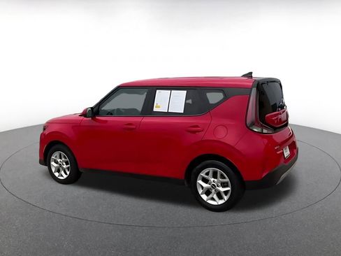 Used 2025 Kia Soul LX w/ LX Technology Package FWD image 10