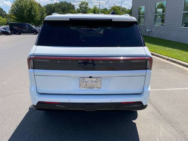 New 2027 Lincoln Navigator Reserve AWD/4WD image 29