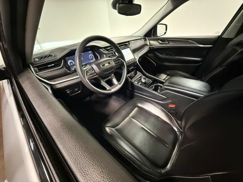 Used 2023 Jeep Grand Cherokee L Limited AWD/4WD image 2