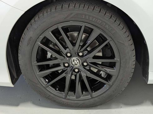 Used 2021 Toyota Camry XLE image 3