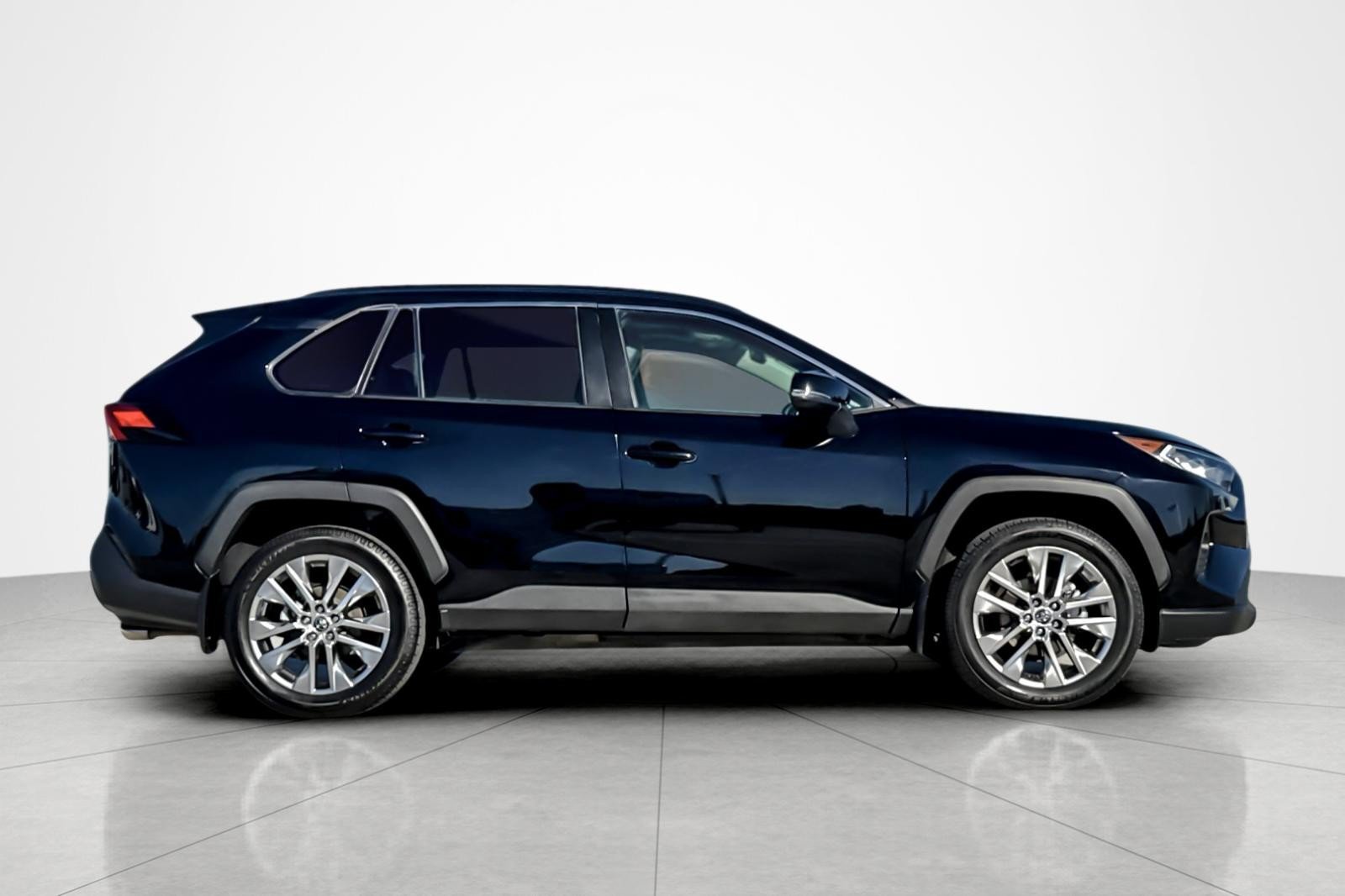 Certified 2020 Toyota RAV4 XLE Premium AWD/4WD image 6