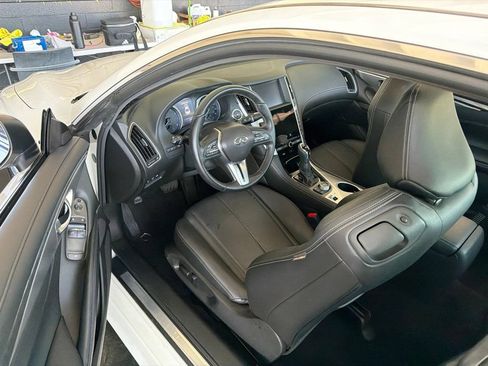 Used 2018 INFINITI Q60 2.0t w/ Moonroof Package RWD image 4