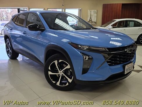 Used 2024 Chevrolet Trax RS w/ Sunroof Package FWD image 1