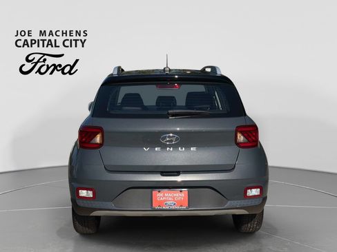 Used 2025 Hyundai Venue Limited FWD image 6