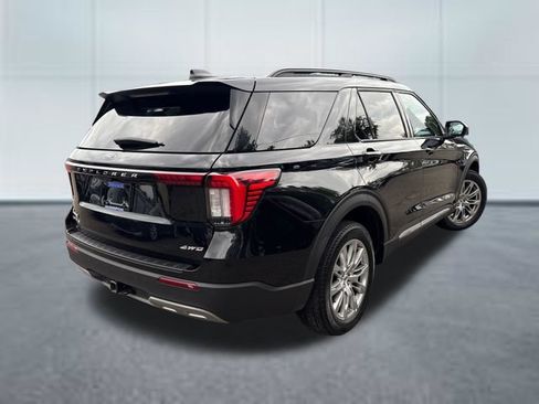 Used 2025 Ford Explorer Active w/ Active Comfort Package AWD/4WD image 4