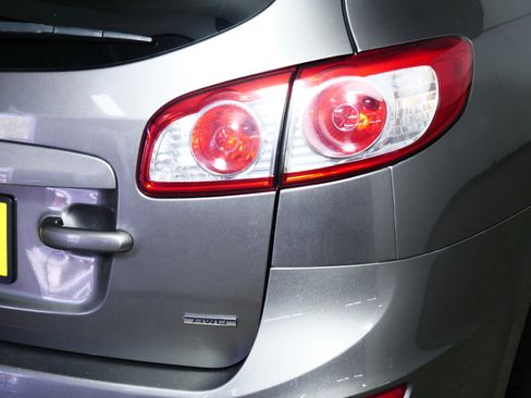 Used 2012 Hyundai Santa Fe GLS image 17