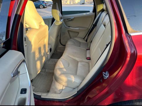 Used 2015 Volvo XC60 T5 AWD/4WD image 4