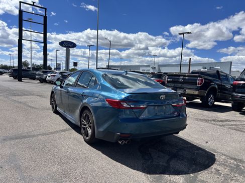 Used 2025 Toyota Camry SE FWD image 3