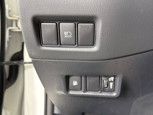 Used 2021 Toyota C-HR LE FWD image 29