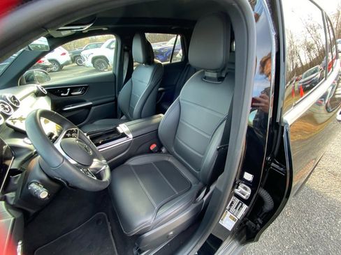 Used 2025 Mercedes-Benz GLC 300 4MATIC image 30
