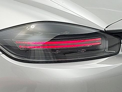 Certified 2025 Porsche 718 Cayman RWD image 31