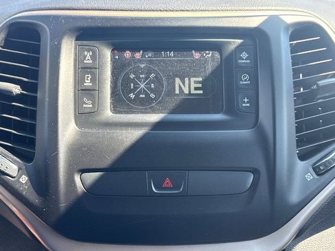 Used 2017 Jeep Cherokee Sport w/ Cold Weather Group image 28