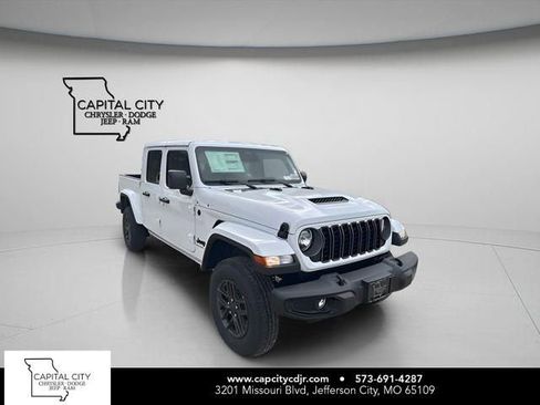 New 2026 Jeep Gladiator Sport AWD/4WD image 1
