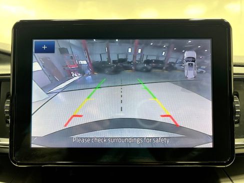 Used 2021 Ford Explorer XLT w/ Equipment Group 202A AWD/4WD image 12