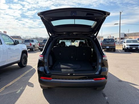 New 2026 Jeep Grand Cherokee Altitude AWD/4WD image 5