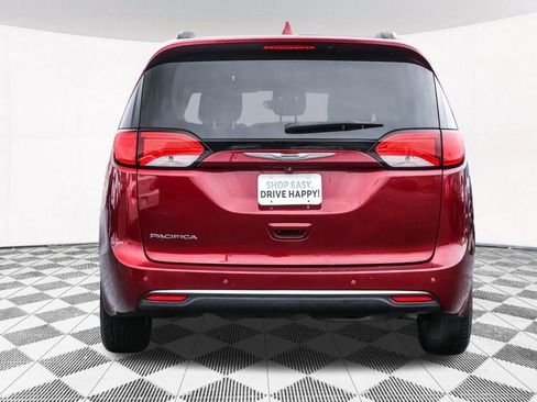 Used 2017 Chrysler Pacifica Touring-L image 12