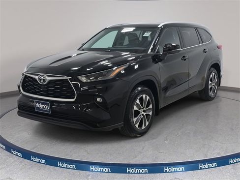 Used 2023 Toyota Highlander XLE image 1