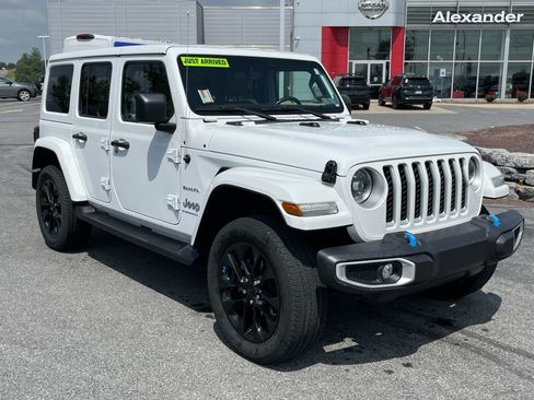 Used 2023 Jeep Wrangler Unlimited Sahara w/ Cold Weather Group AWD/4WD image 1