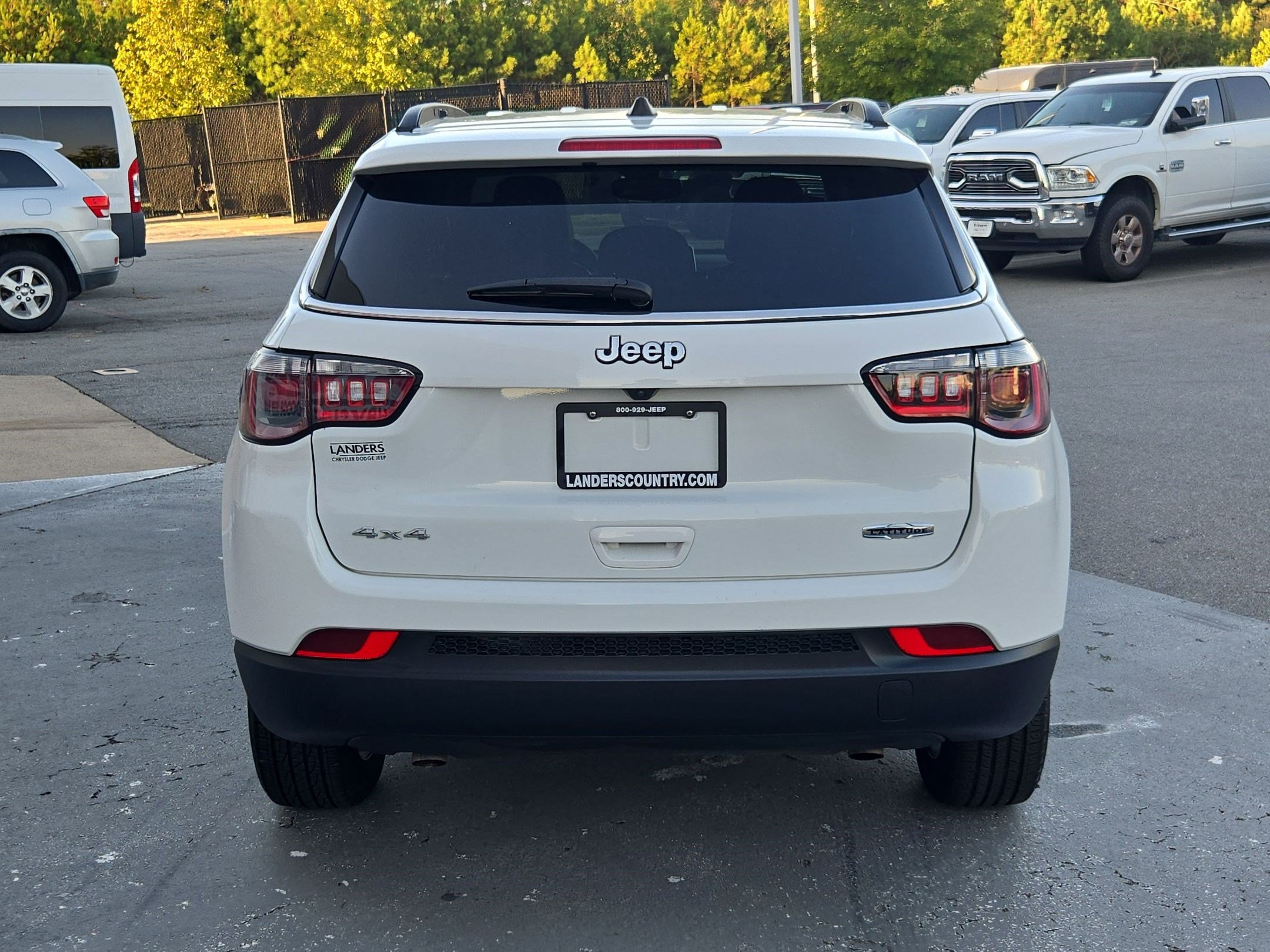 Used 2025 Jeep Compass Latitude AWD/4WD image 6