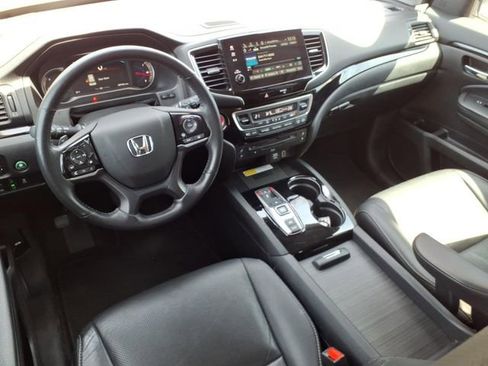 Used 2022 Honda Pilot Touring image 11