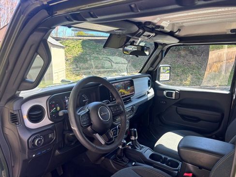 Used 2024 Jeep Wrangler Unlimited AWD/4WD image 10